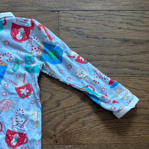 Magnetic Me 0-3 Like New EUC Festive Blue and Red Footie - Picture 10 of 11